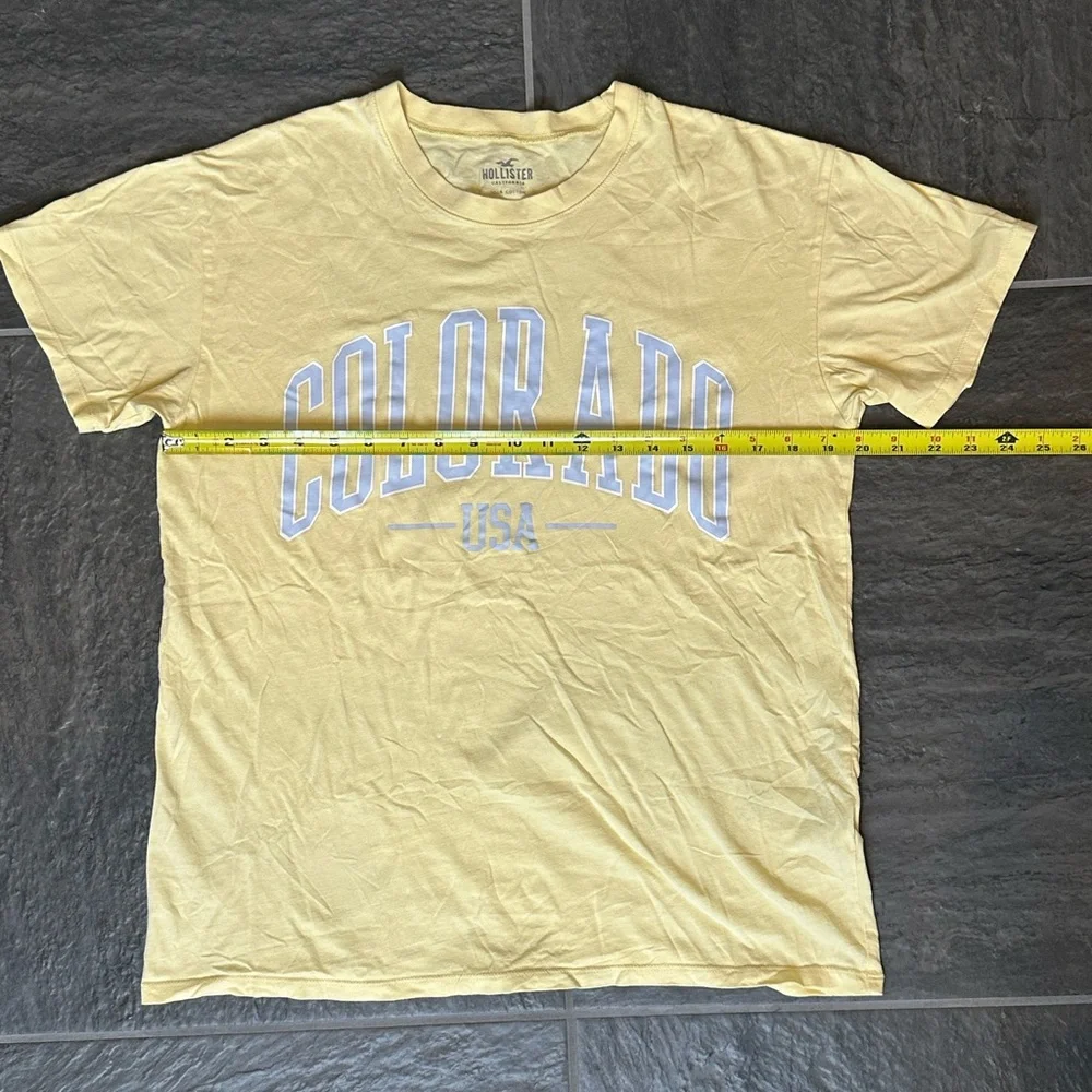 “COLORADO” Short Sleeve Tee from Hollister size XS in Pale Yellow Purple Letters - Picture 4 of 7